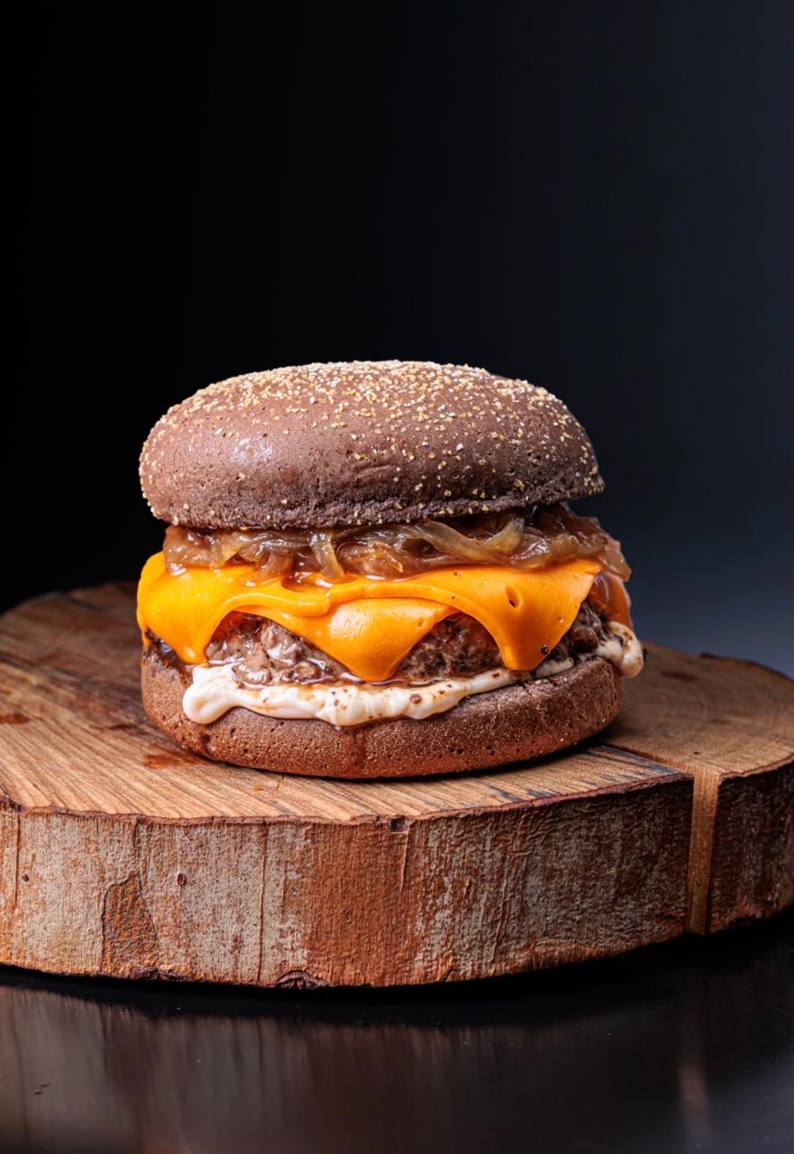 Burger gourmet no pão australiano com cheddar